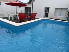 Casa y Piscina - Semi Céntrica con Estacionamiento